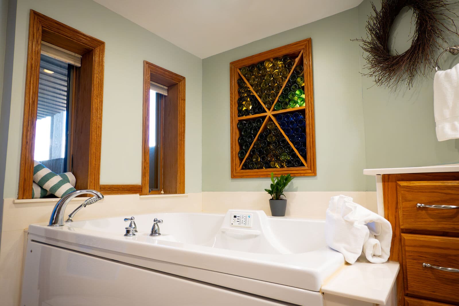 Chambourcin's jetted bath tub.