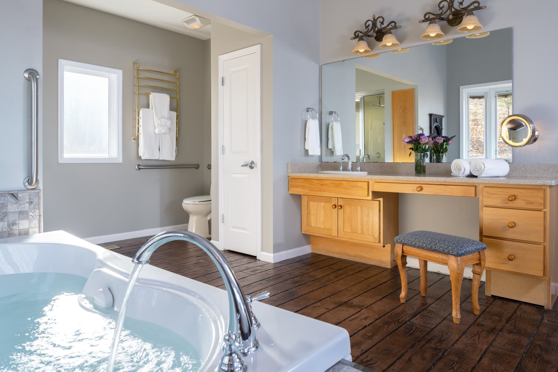 2 Bedroom Suite Vanity and Tub